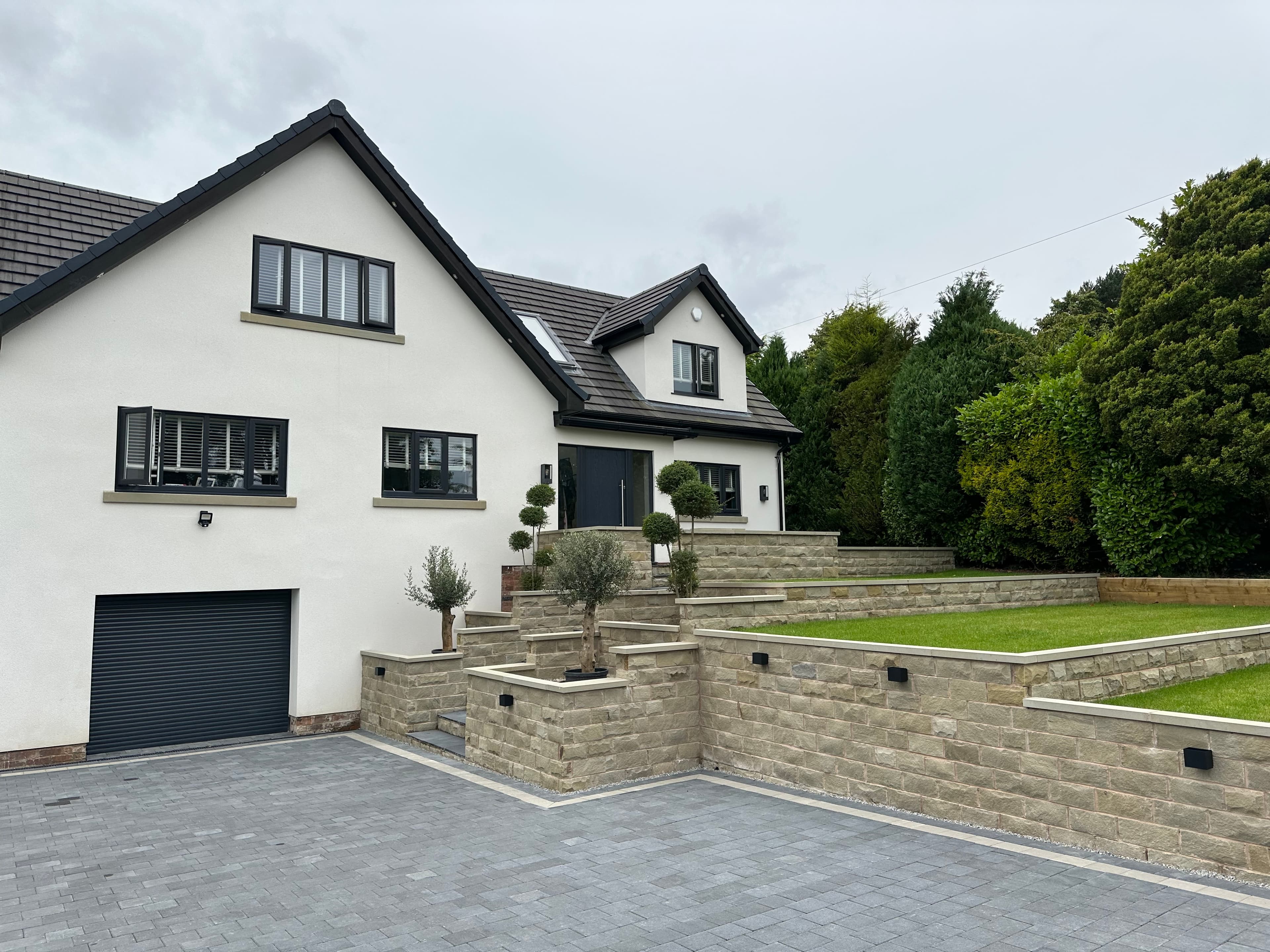 Large detached 4 bedroom house in Cheshire gallery image 1